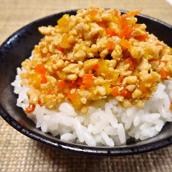 これで安心！野菜入り鶏そぼろ丼